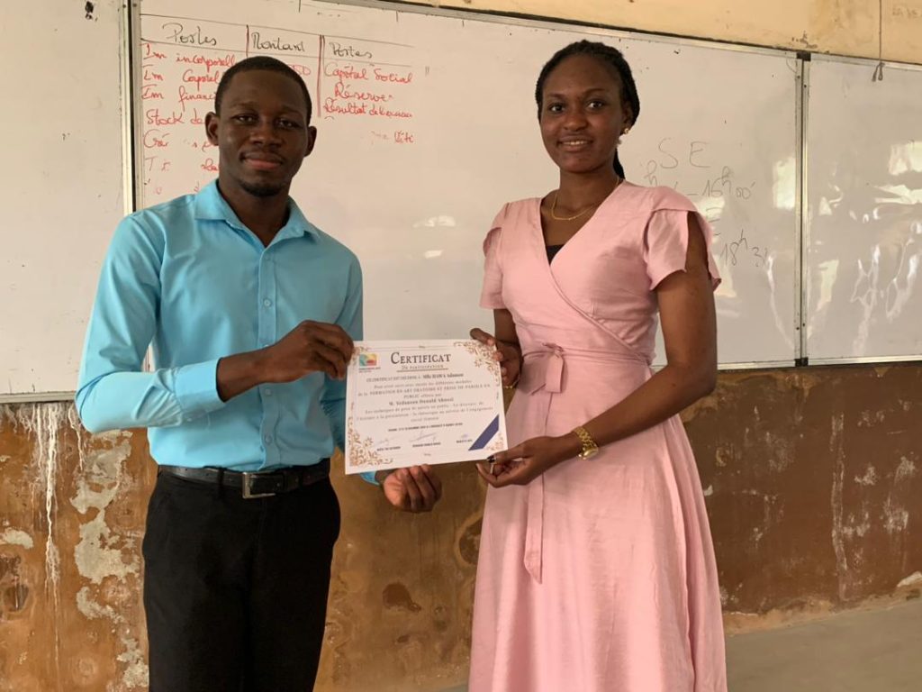 Remise d'attestation aux participants